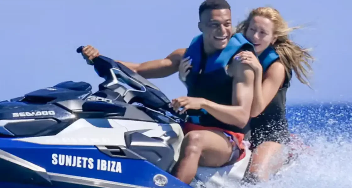Mbappé y Ester Expósito disfrutaron de una escapada romántica a Ibiza antes del Mundial