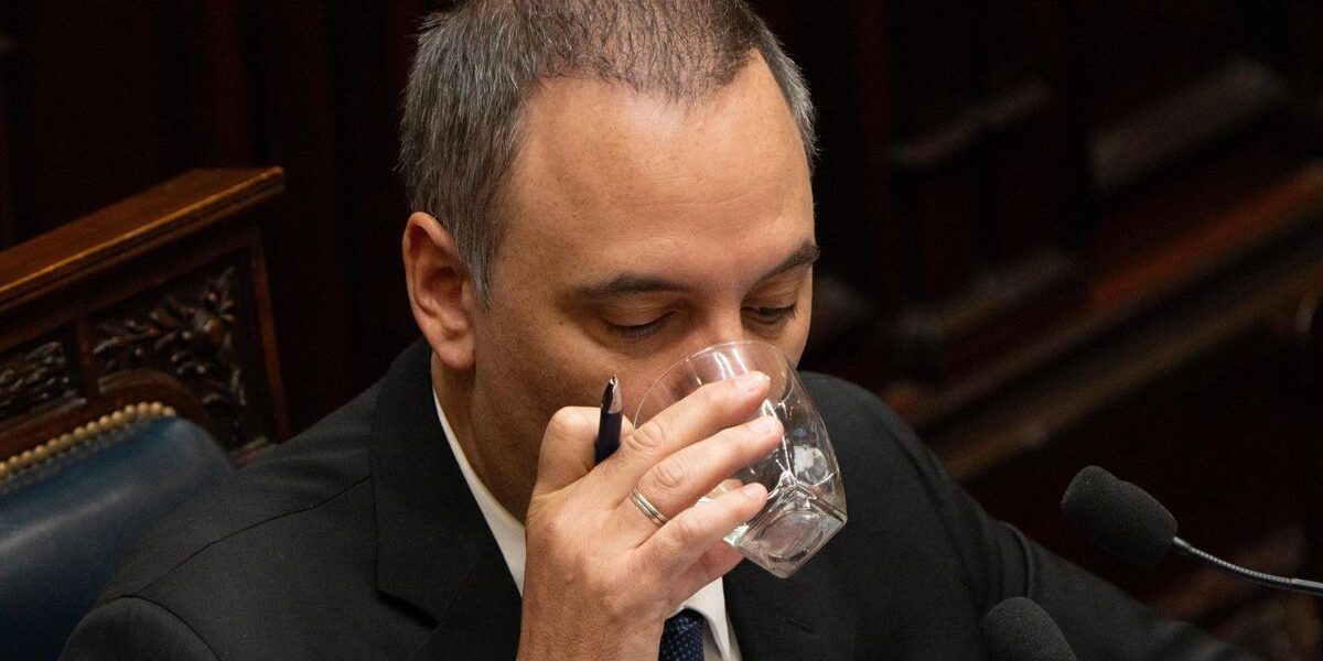 Crecen los rumores sobre una posible salida de Adorni y ya circulan cuatro nombres para reemplazarlo