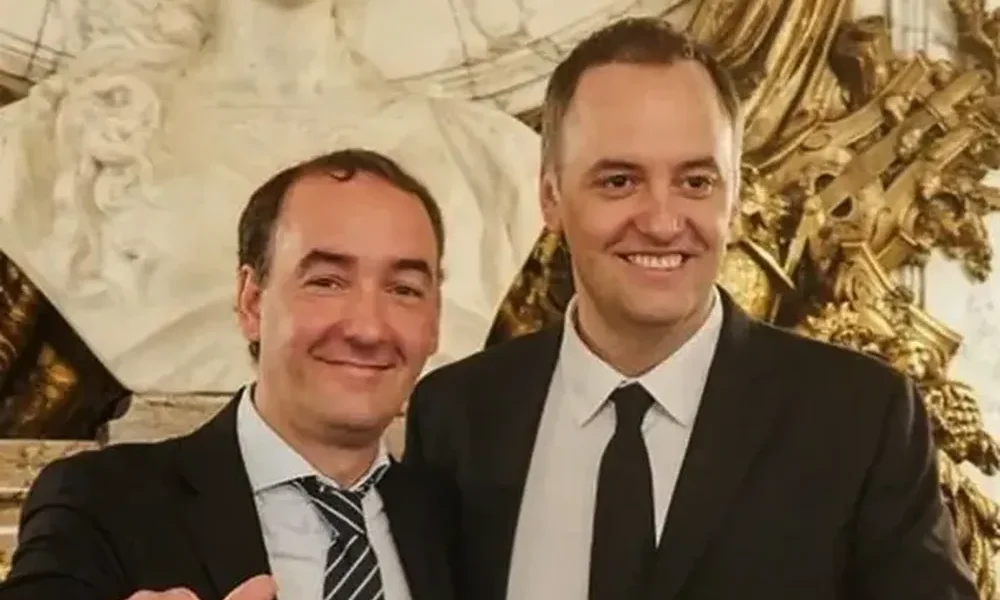 Piden indagar al hermano de Manuel Adorni por presuntas omisiones en sus declaraciones juradas