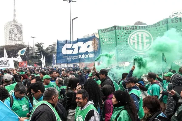 El Gobierno Nacional cerró la paritaria estatal con UPCN por 6,64% y ATE rechazó la oferta