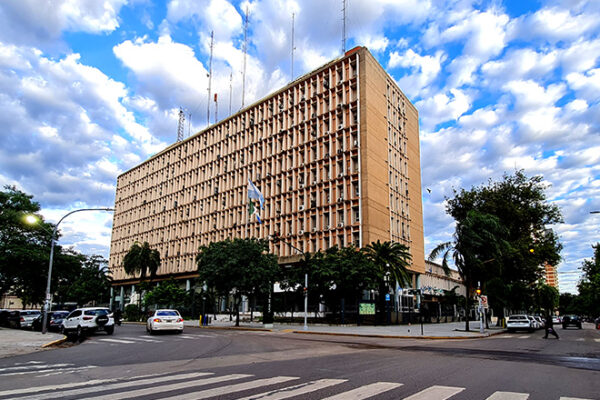 Zdero anticipó aumentos salariales para trabajadores de la administración pública del Chaco