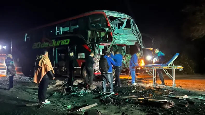 Tragedia en Salta: un muerto y 24 heridos tras el choque de un colectivo que viajaba a Jujuy