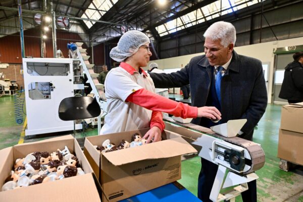 Una empresa de San Luis fabrica productos plásticos, exporta a 16 países y ahora sumará una línea propia de golosinas