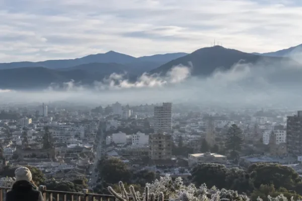 Emiten alertas por frío extremo, fuertes vientos y viento zonda en Jujuy