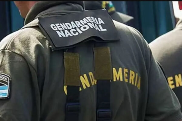 Detuvieron a siete efectivos de la Policía Federal acusados de cobrar coimas a tours de compras en Santiago del Estero