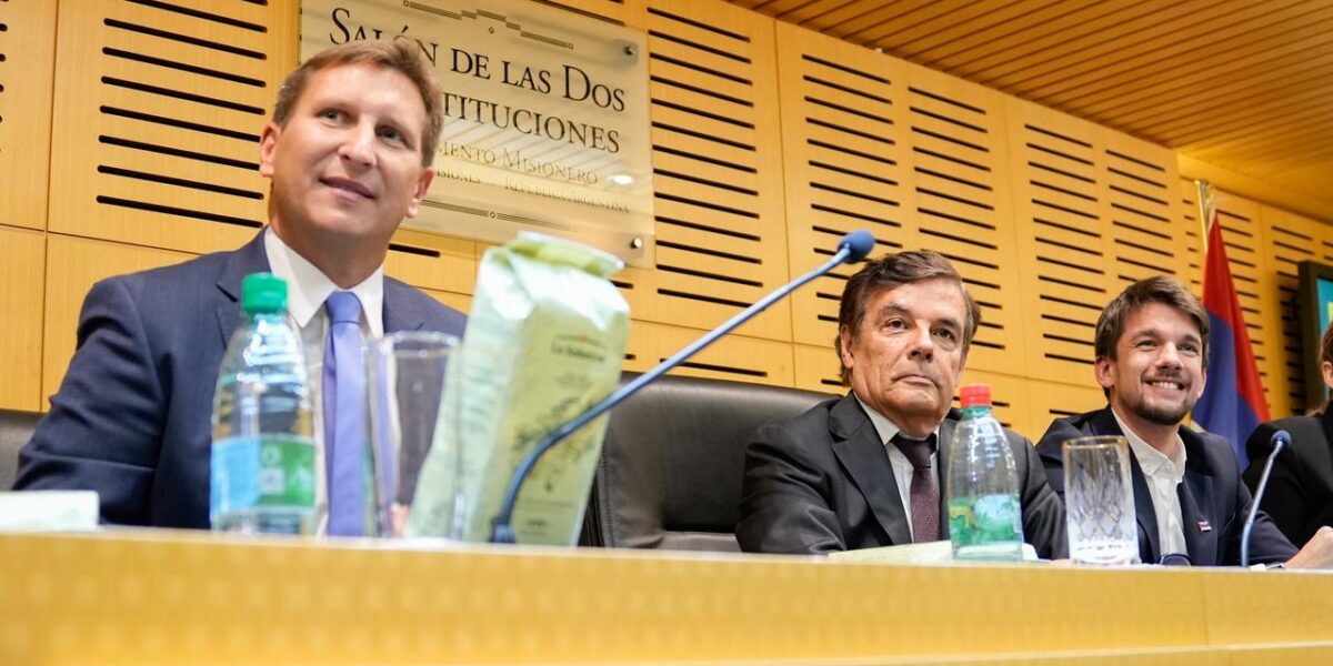 Rovira anunció una tarjeta sanitaria para el sector yerbatero y la incorporará al proyecto de trazabilidad