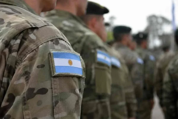 Los militares cobrarán un nuevo suplemento salarial por títulos universitarios y posgrados