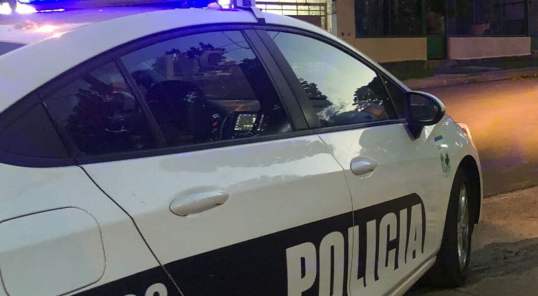 Detuvieron a un policía en Posadas acusado de usar la tarjeta de crédito de un detenido para hacer compras