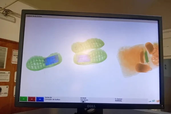 Intentaron ingresar droga y un celular ocultos en unas zapatillas a una cárcel de San Juan