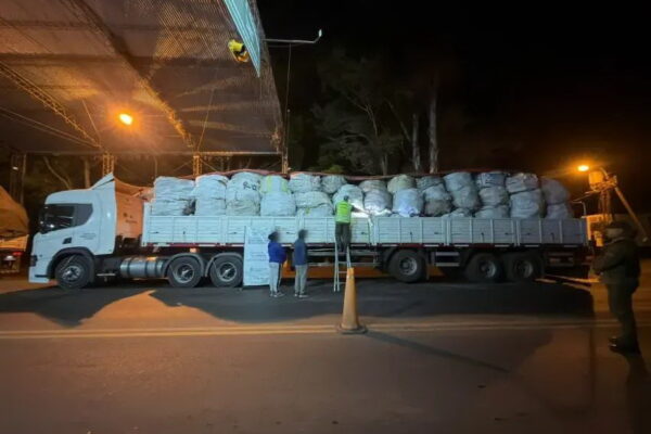 Gendarmería secuestró 111 toneladas de aluminio ocultas entre cargamentos de chatarra