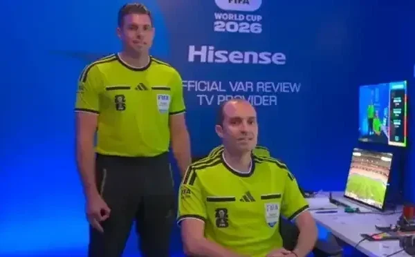 La FIFA no sancionará al asistente de VAR acusado de realizar un gesto supremacista