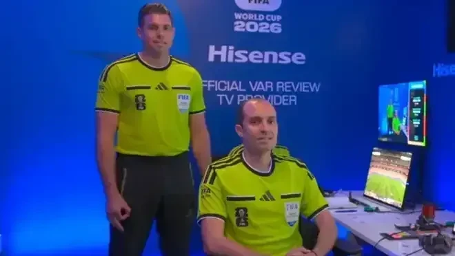 La FIFA no sancionará al asistente de VAR acusado de realizar un gesto supremacista