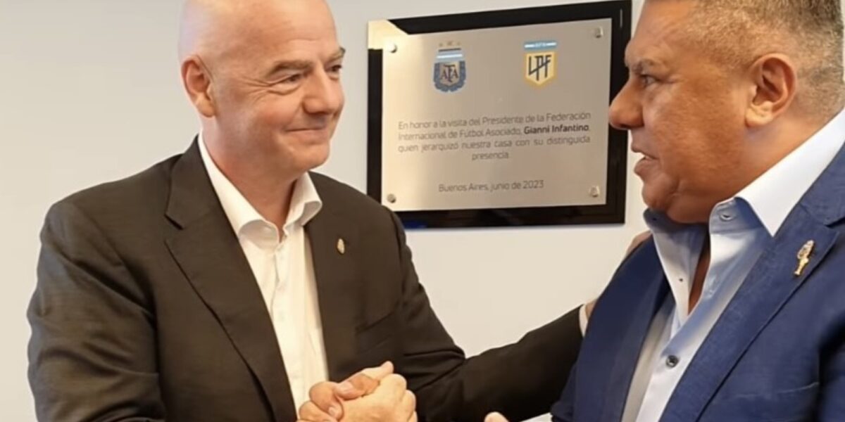 Gianni Infantino envió una carta a Tapia para destacar la actuación de la Selección Argentina