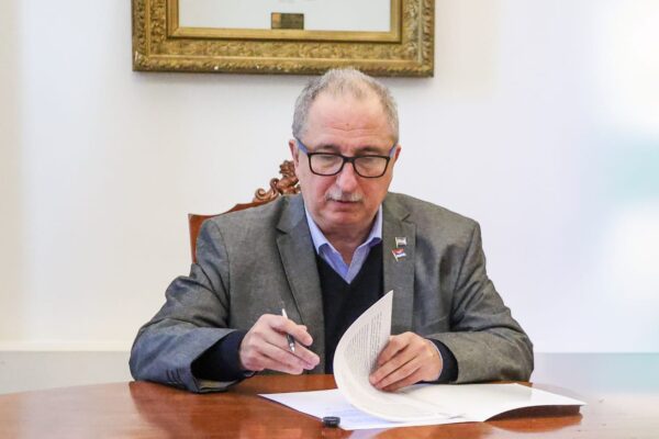 El gobernador de Misiones anunció aumentos salariales para docentes y fuerzas de seguridad en julio y septiembre