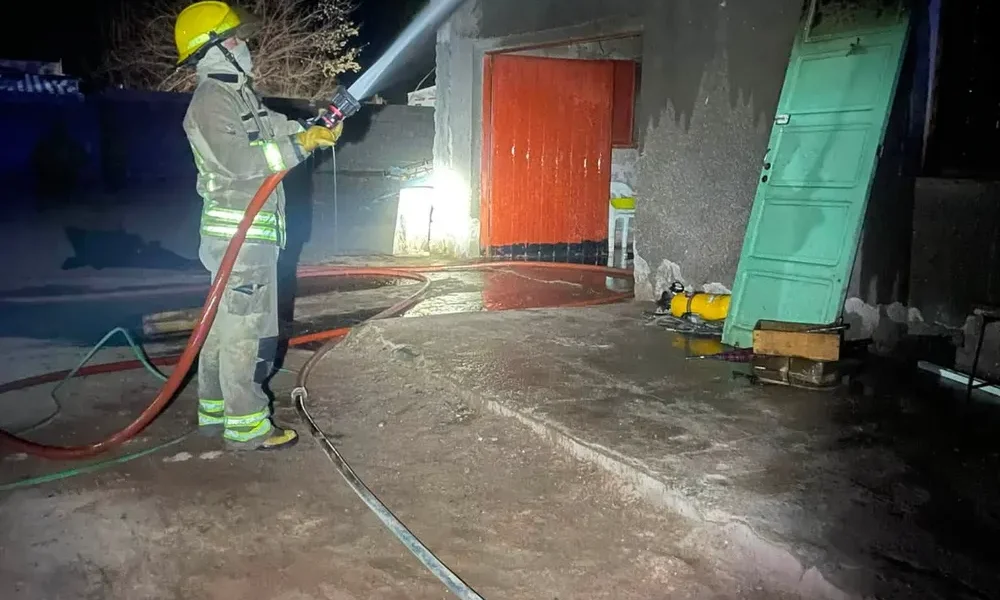 Catamarca: dos personas fueron asistidas tras un incendio en Tinogasta