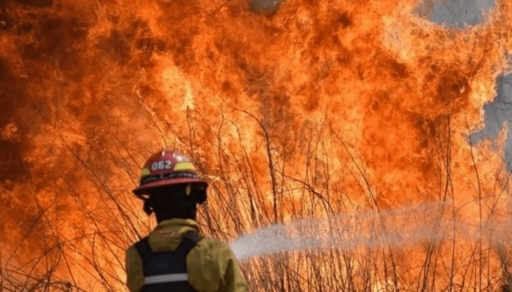 Riesgo extremo de incendios en Corrientes: fuertes vientos ponen en alerta al centro-sur provincial