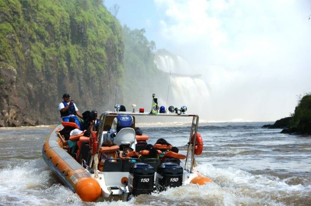 Murió un adolescente neerlandés tras el vuelco de una lancha en las Cataratas dl Iguazú del lado brasileño