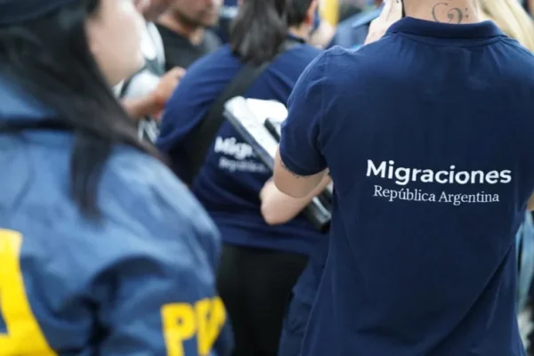 Milei autorizó por DNU a expulsar extranjeros que difundan mensajes de odio contra argentinos