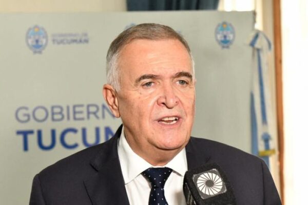 Operaron al gobernador Osvaldo Jaldo y evoluciona favorablemente tras la colocación de un stent