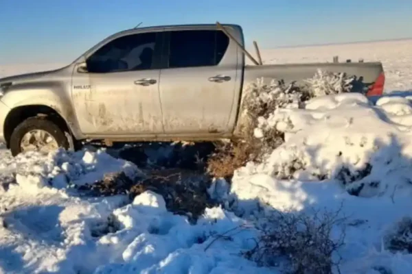 Una pareja sobrevivió 44 horas atrapada en una camioneta a 22 grados bajo cero en Santa Cruz