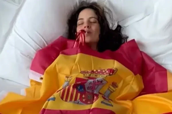 Tras la polémica y las entradas devueltas, Rosalía pidió disculpas por haber compartido un video contra la Selección argentina