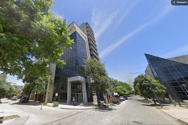 Una mujer murió tras caer desde el piso 11 de un edificio en Santiago del Estero