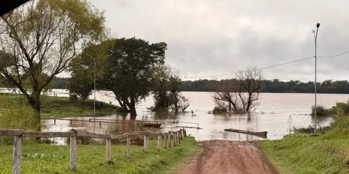 El río Uruguay continúa creciendo en Santo Tomé y podría superar los 11 metros durante el fin de semana