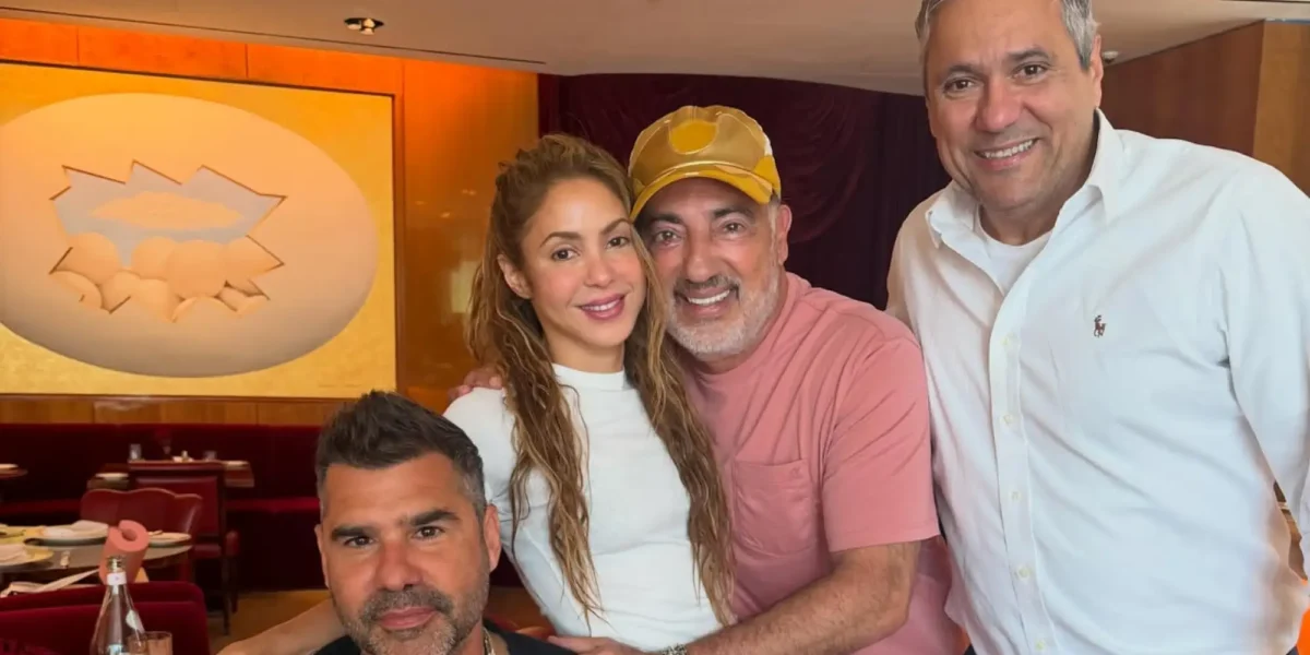 Shakira volvió a aparecer junto a Antonio de la Rúa en una reunión privada