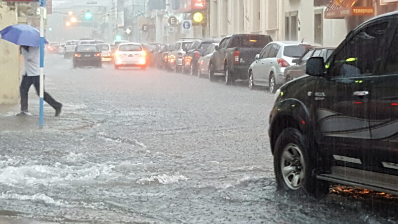 Alerta naranja y amarilla por tormentas fuertes en Corrientes: las zonas afectadas