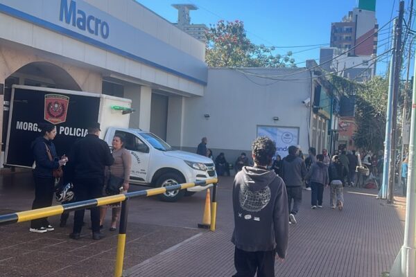 Un hombre murió tras atragantarse mientras comía una chipa dentro de un banco en Posadas