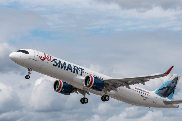 Los pasajeros de JetSMART podrán hacer videollamadas y trabajar en vuelo con Starlink