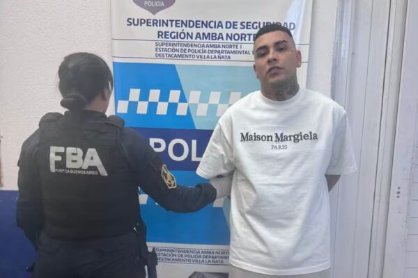 Detuvieron al cantante Callejero Fino en Tigre tras hallar una pistola Glock con la numeración limada