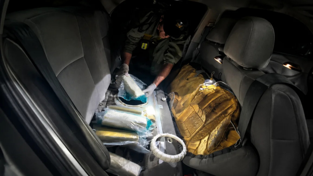 Condenaron a siete años de prisión a un expolicía que organizó un traslado de cocaína
