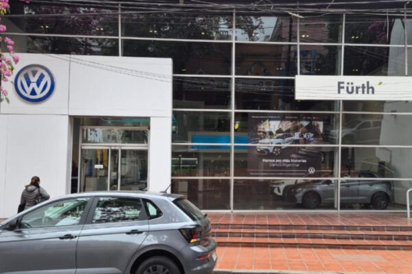Detuvieron a la cajera de una agencia de autos por la investigación de una presunta defraudación millonaria en Santiago del Estero