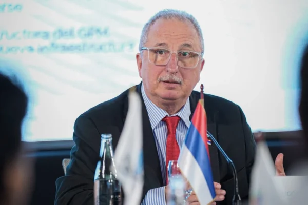 Misiones y el Banco Macro lanzan créditos de hasta $400 millones para infraestructura educativa privada