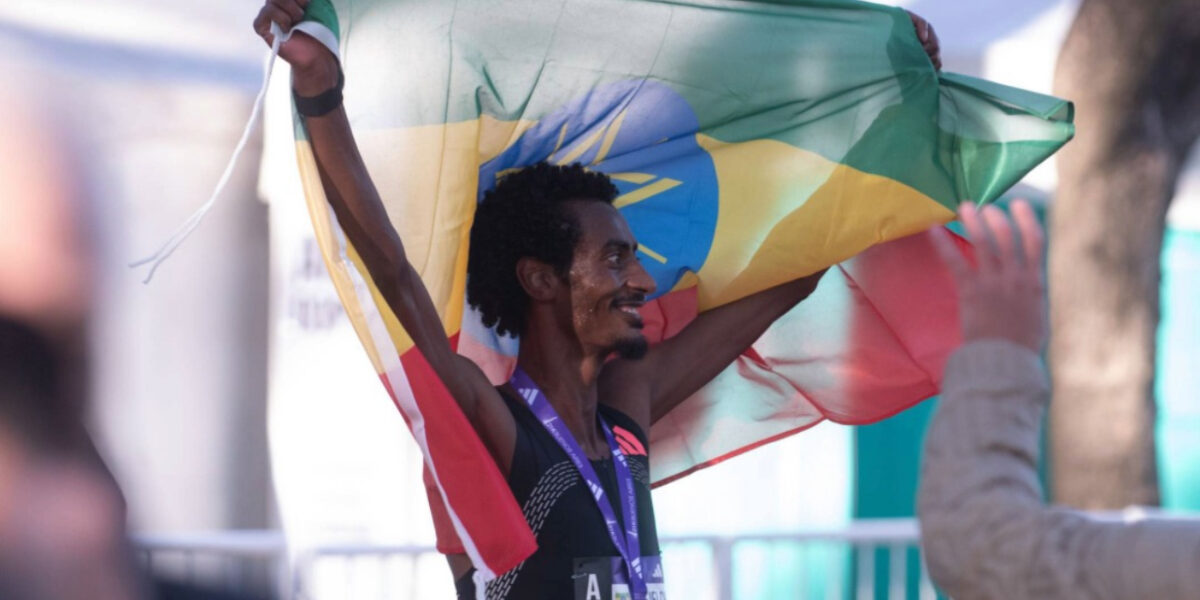 Yomif Kejelcha hizo historia en Buenos Aires: rompió el récord mundial de media maratón