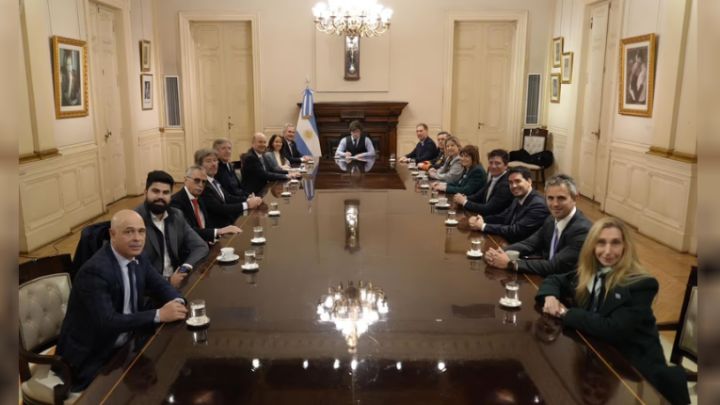 Casa Rosada prepara una ofensiva en Diputados: Milei convoca al Gabinete y a legisladores libertarios