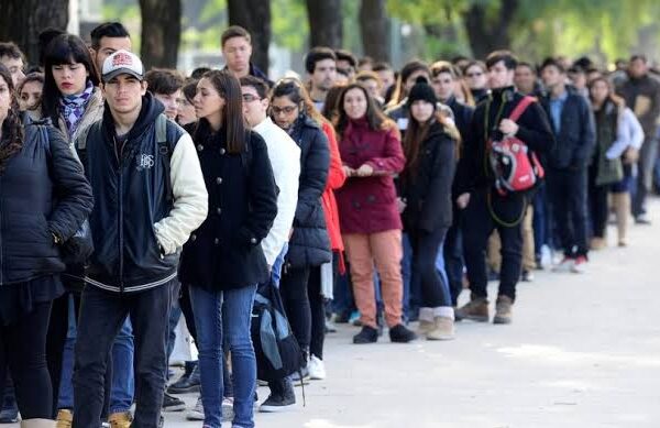 Siete de cada diez jóvenes argentinos están inactivos, desocupados o tienen empleos informales
