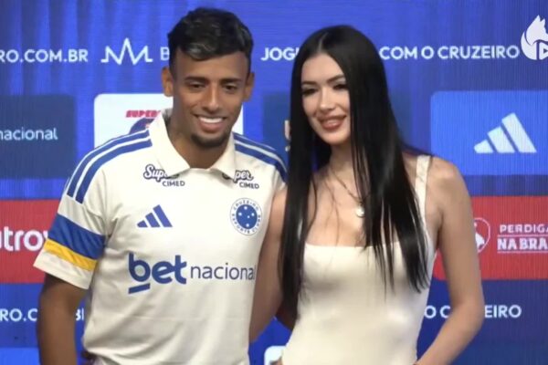 Luciano Rodríguez fue presentado en Cruzeiro y protagonizó un momento con su novia que se volvió viral
