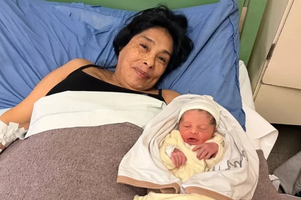 “Nunca me di por vencida”: a los 62 años fue mamá por primera vez y marcó un caso inédito en Argentina
