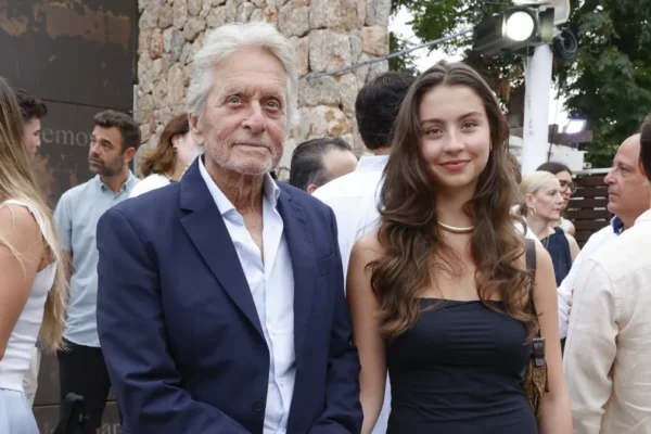 La hija de Michael Douglas y Catherine Zeta-Jones sorpendió hablando en español