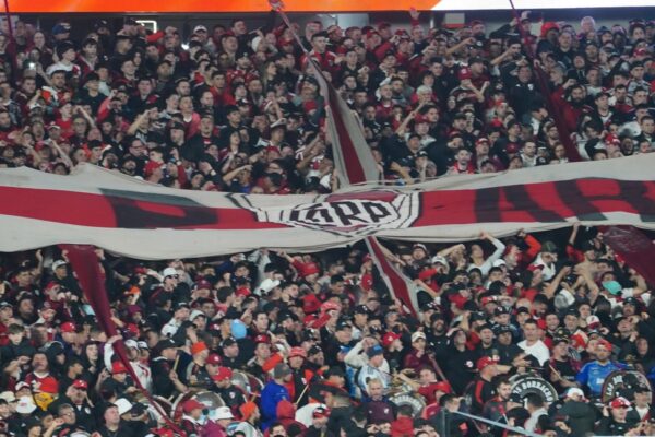 Murió un hincha de River en el Monumental después de la derrota por penales ante Independiente Santa Fe