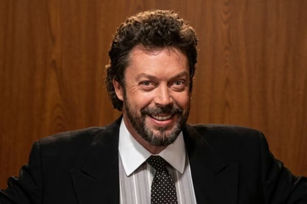 Murió Tim Curry, uno de los actores británicos más reconocibles de las últimas décadas