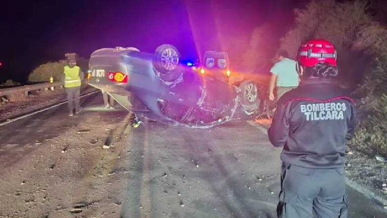 Jujuy: Un auto volcó sobre la Ruta Nacional 9 a la altura de Tilcara