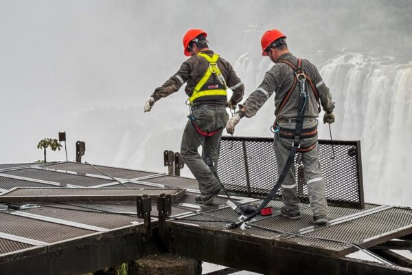 Cataratas del Igauzú: Cerraron la pasarela de la Garganta del Diablo por riesgo de una crecida extraordinaria del río