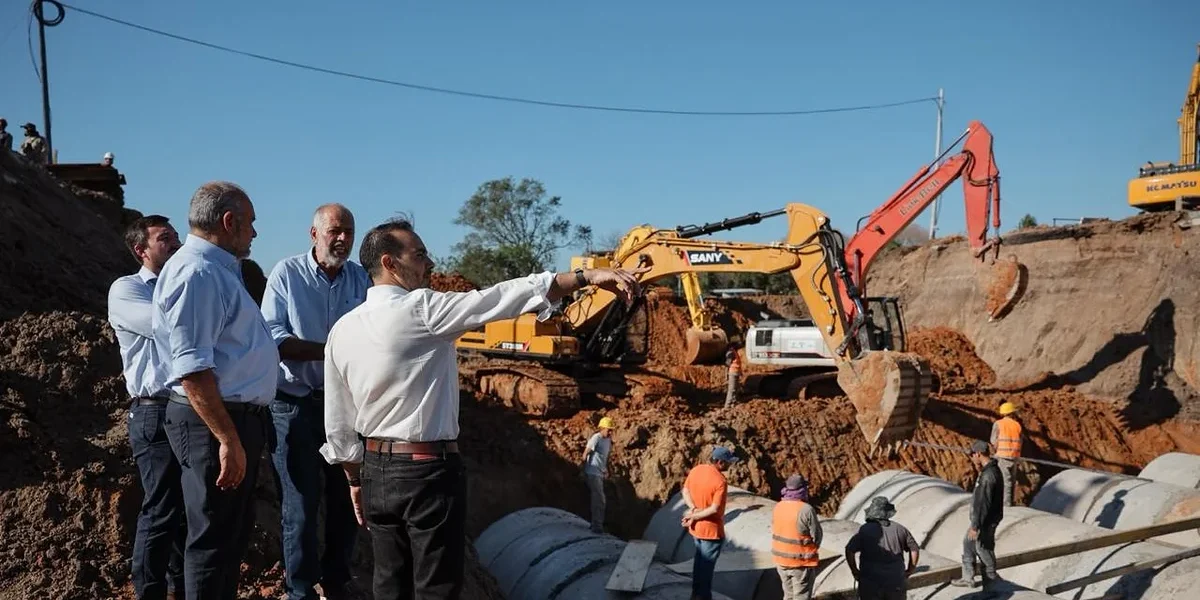 Valdés y Polich supervisaron las obras del arroyo Pirayuí que buscan mejorar el drenaje pluvial de la capital correntina