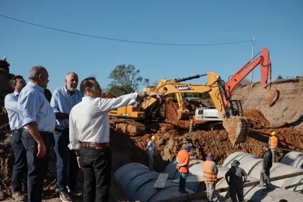 Valdés y Polich supervisaron las obras del arroyo Pirayuí que buscan mejorar el drenaje pluvial de la capital correntina