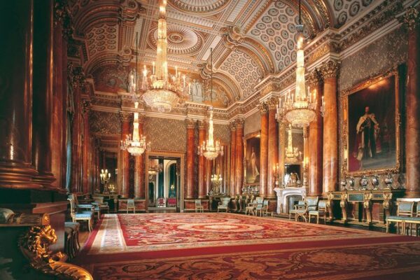 Hackearon la cuenta de un misionero y compraron dos autos en Londres declarando domicilio en el Palacio de Buckingham