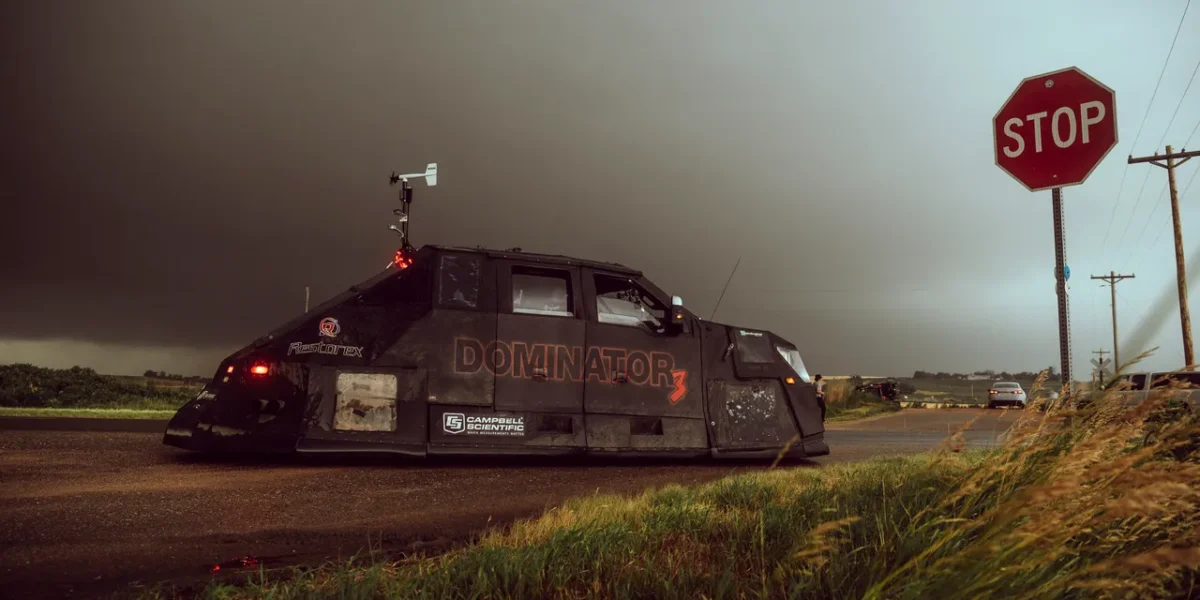 El cazador de tornados Reed Timmer prepara una expedición al sur de Brasil cerca de la frontera con Misiones