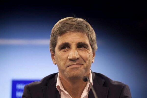Luis Caputo prepara nuevos anuncios económicos en medio de la tensión por el dólar y las tasas